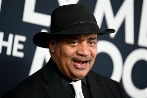 Neil deGrasse Tyson’s MAGA Hat Photo Has Fans Divided | HuffPost