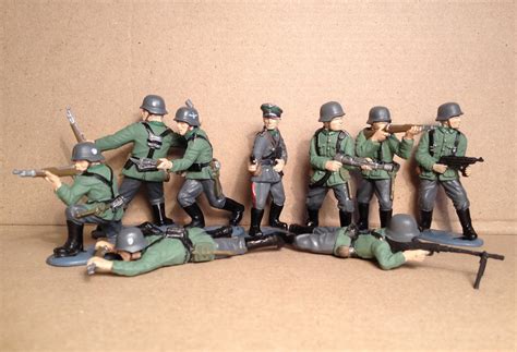 Commander Of Plastic Men Matchbox 132 Scale