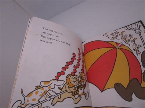 「二手書」dr Seuss Ten Apples Up On Top 頭頂十個蘋果 精裝版 英文讀本 蝦皮購物
