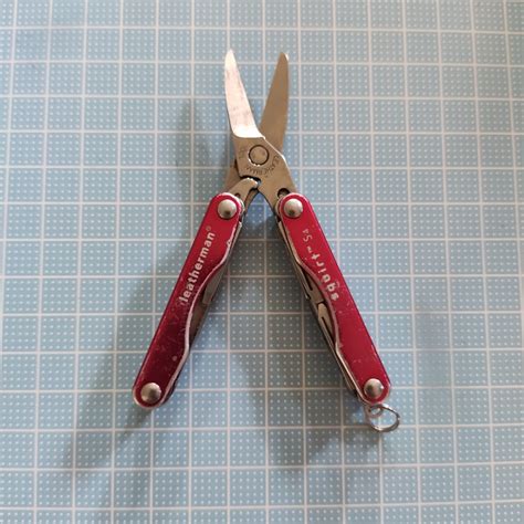 Leatherman Squirt S4, Sports Equipment, Hiking & Camping on Carousell