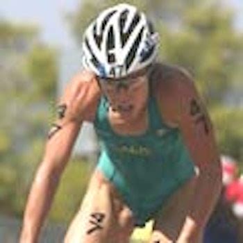 9 Hot Sexy Loretta Harrop Bikini Pics