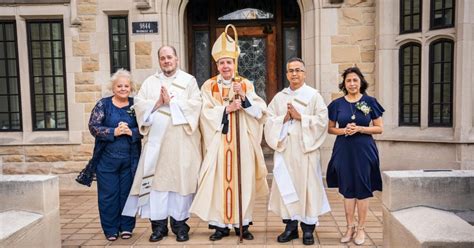 Servidores Como Cristo El Arzobispo Ordena Dos Nuevos Di Conos