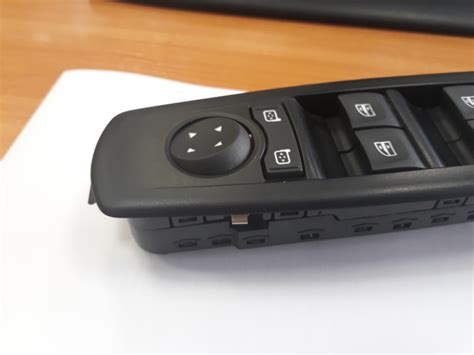 Ремонт кнопок блока стеклоподъемника №2 — Renault Megane III, 1,6 л ...