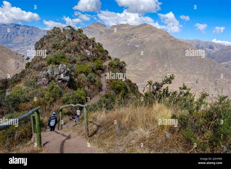 Hiking trail between Pisac Q'Allaqasa (Citadel) sector and Intihuatana ...