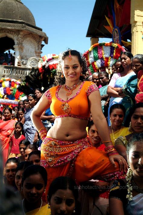 Men Women Photos Suja Hot Navel And Cleavage Show For Sexy Item Songs