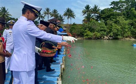 Peringati Hari Dharma Samudera Ke Tni Angkatan Laut Aru Tabur Bunga