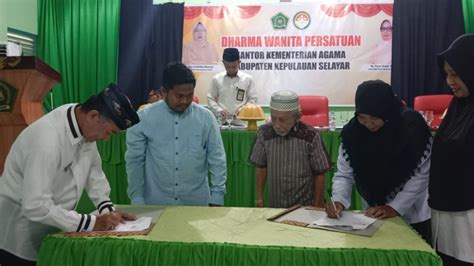 Bersama Pimpinan Pesantren Karajaang Kakankemenag Selayar Tandatangani