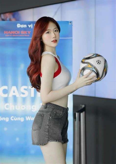 Hot girl 2K cao 1m75 da trắng như tuyết đồng hành Nóng cùng World Cup 2022