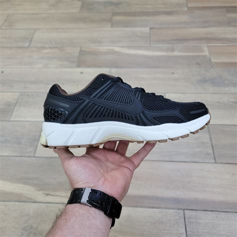 Чёрные подростковые и мужские кроссовки Найк Вомеро 5 | Nike Air Zoom ...