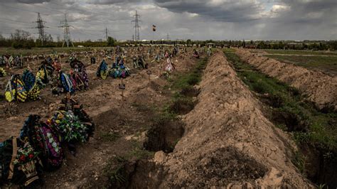 Rus müzik grubu Pussy Riot ın üyesi Rusya dan kaçtı