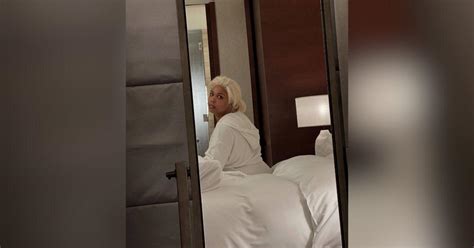 Lizzo Shakes Butt In Nude Bodysuit To New Song STILL CANT FUH Watch