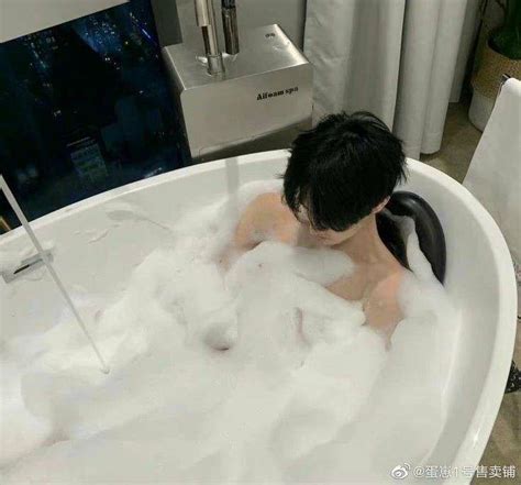 Pin By Chuchu On Em Be Pose Reference Cute Gay Couples Cute Asian Guys