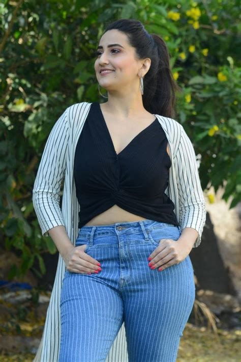 Anchor Manjusha Hot Stills TeluguBulletin