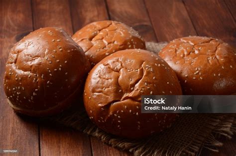 A Stack Of Burger Buns Stock Photo - Download Image Now - Bakery ...