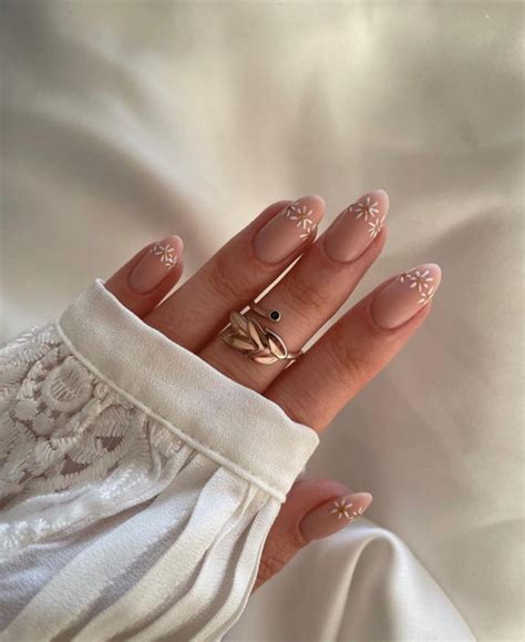 Pretty Floral Nail Designs Daisy Matte Nude Nails I Take You