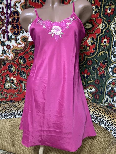 Красивая шелковая ночнушка пеньюар с вышивкой новая — цена 320 грн в ...