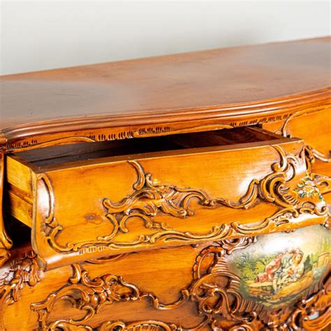 Комод в стиле Неорококо