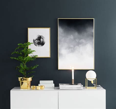 How To Hang Pictures Of Different Sizes Vertically