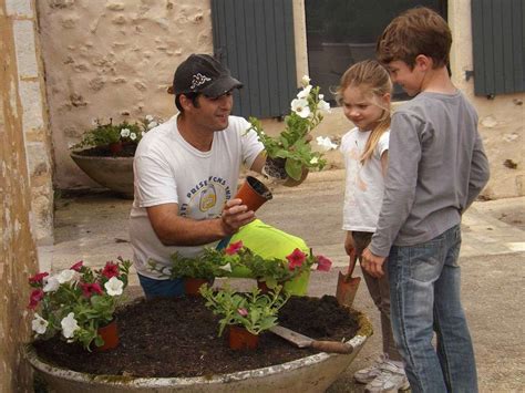 Quand Les Habitants Fleurissent Le Village