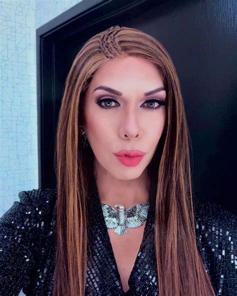 Hot Sexy Kelly Mantle Bikini Pics