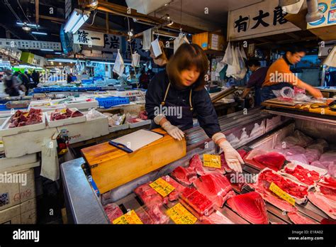 Tsukiji fish market, Tokyo, Japan Stock Photo - Alamy