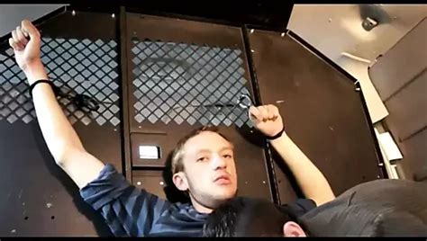 Un mec hétéro trompé se fait baiser pour la première fois par un gay