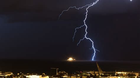 Есть контакт: самая длинная молния в мире — зафиксирована!