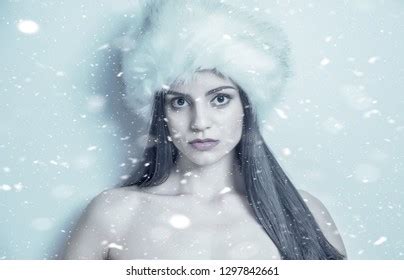 Portrait Naked Frozen Girl Fur Hat Stock Photo 1297842661 Shutterstock