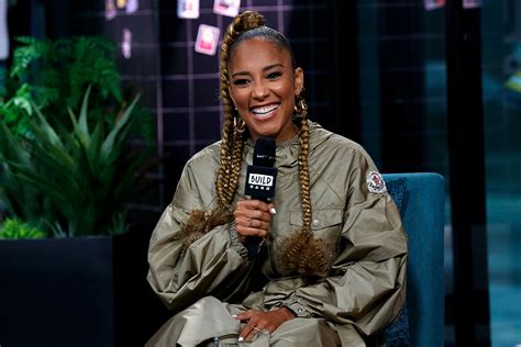 Social media is reacting to Amanda Seales and her latest post 23