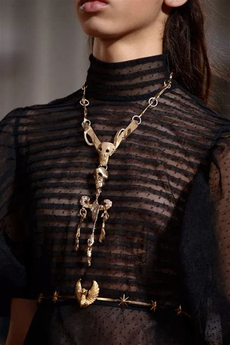 30 праздничных аксессуаров для Нового года | Vogue UA