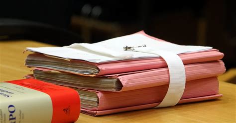 Sex mit einer Minderjährigen Paderborner Gericht unterbricht Prozess nw de