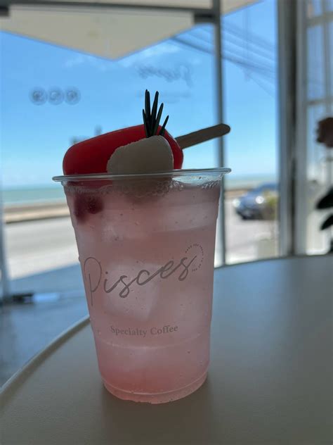 รีวิว Pisces.cafe.th - กาแฟอร่อย ร้านติดทะเล ออกแนวมอนิมอล - Wongnai