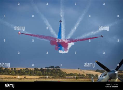 Patrouille Raf Red Arrows Duxford Stock Photo Alamy