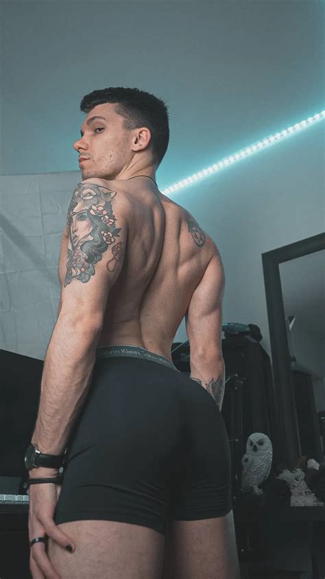 My Ass Fits Perfectly In These Calvin Kleins Scrolller