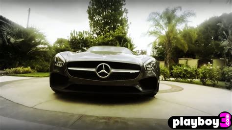 Petite Asian MILF And Babes Posed Totally Naked During A Passion Car Wash