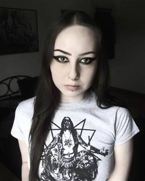 Black Metal Girl Chicas Hermosa Metal