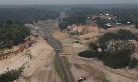 Rios amazônicos atingem recordes históricos de baixa a seca