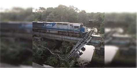 PARANÁ Carreta fica pendurada em ponte após colisão trem em