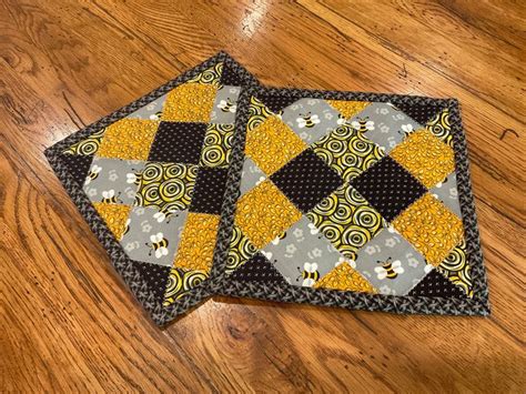 Set Of Homemade Quilted Pot Holders These Adorable Hot Pads Are Made With Reproduction