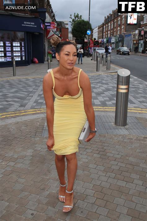 Aj Bunker Sexy Seen Flaunting Her Hot Figure At The Dreamgirls Show At Wimbledon Theatre In