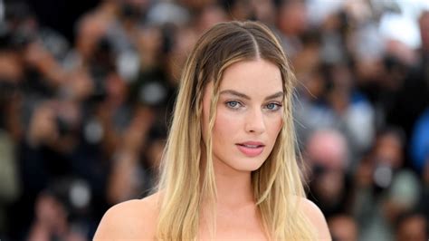 La Actriz De Sex Education Que Es Idéntica A Margot Robbie Quever