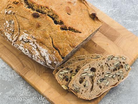 Dinkel Roggenbrot mit Kürbiskernen im Römertopf Wallygusto