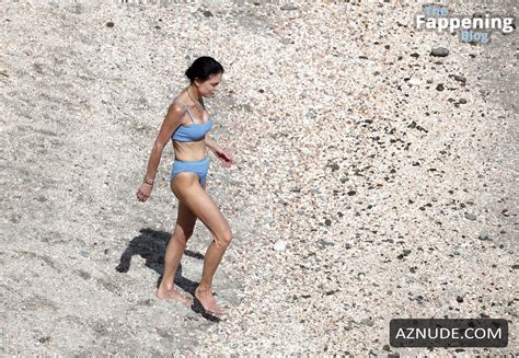 Bethenny Frankel Sexy Spotted Showing Off Her Beautiful Body Wearing A Hot Blue At The Beach In