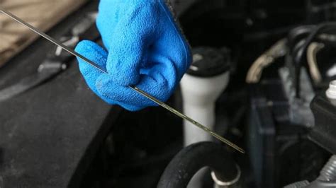 Too much oil in engine Symptoms – How to Fix It? – Rx Mechanic