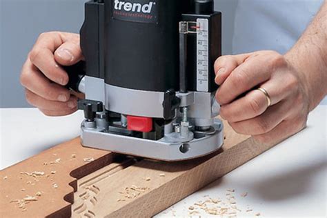 Adjusting The Cutting Depth On A Router