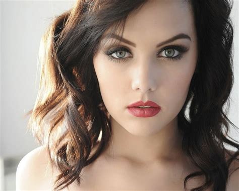Brunette Hair Green Eyed HD Desktop Wallpaper Preview 10wallpaper