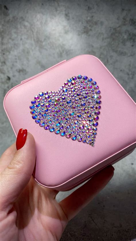 Сердце из страз in 2024