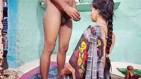 Devar Ne Bhabhi Ko Choda Hot Sexy Desi Bhabhi Ki Chudayi Devar Ne Ke Niche Takiya Lagakar Choda