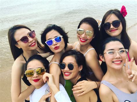 Phạm Hương tung ảnh bikini cá màu đốt mắt fans