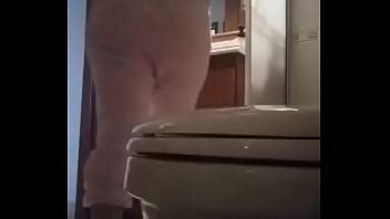 espiando a compañera de cuarto de la universidad pissing XVIDEOS